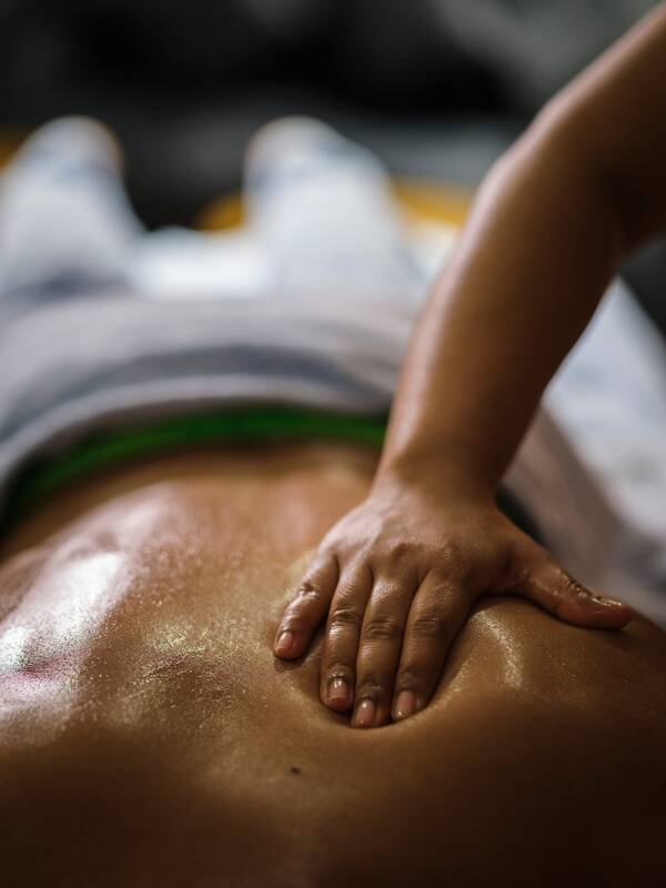 Rücken-Schulter-Nacken Massage